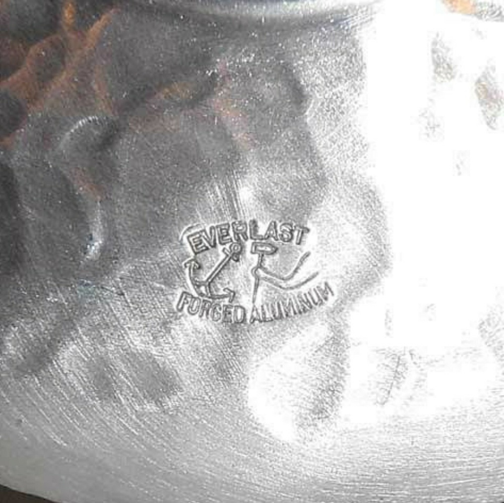 Vintage Hand Forged Everlast Aluminim Server - Picture 2 of 4